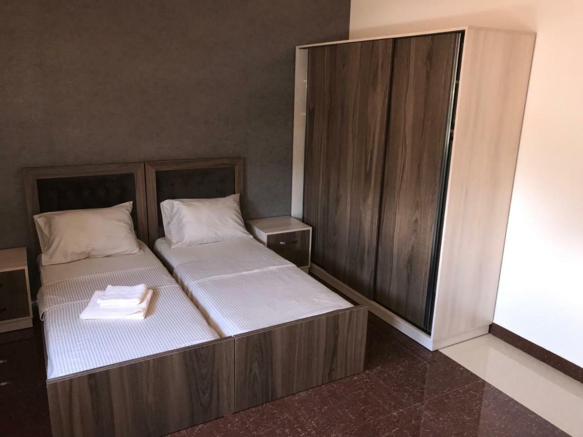 Liko Hostel Jerevan Buitenkant foto