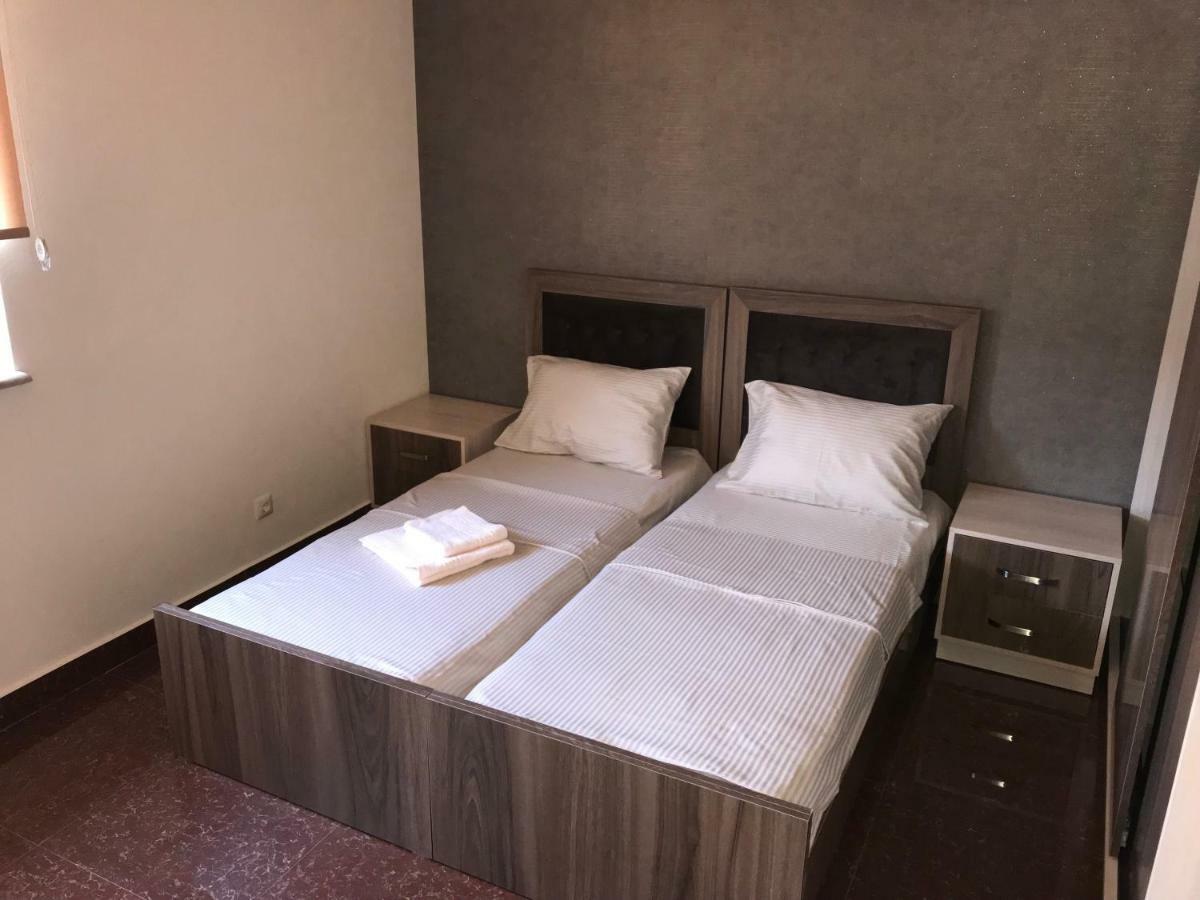 Liko Hostel Jerevan Buitenkant foto