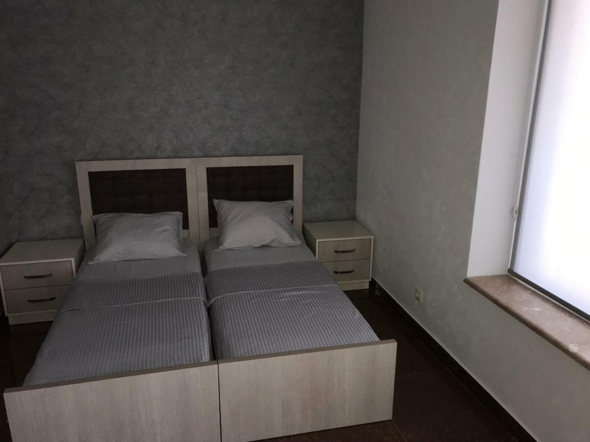 Liko Hostel Jerevan Buitenkant foto