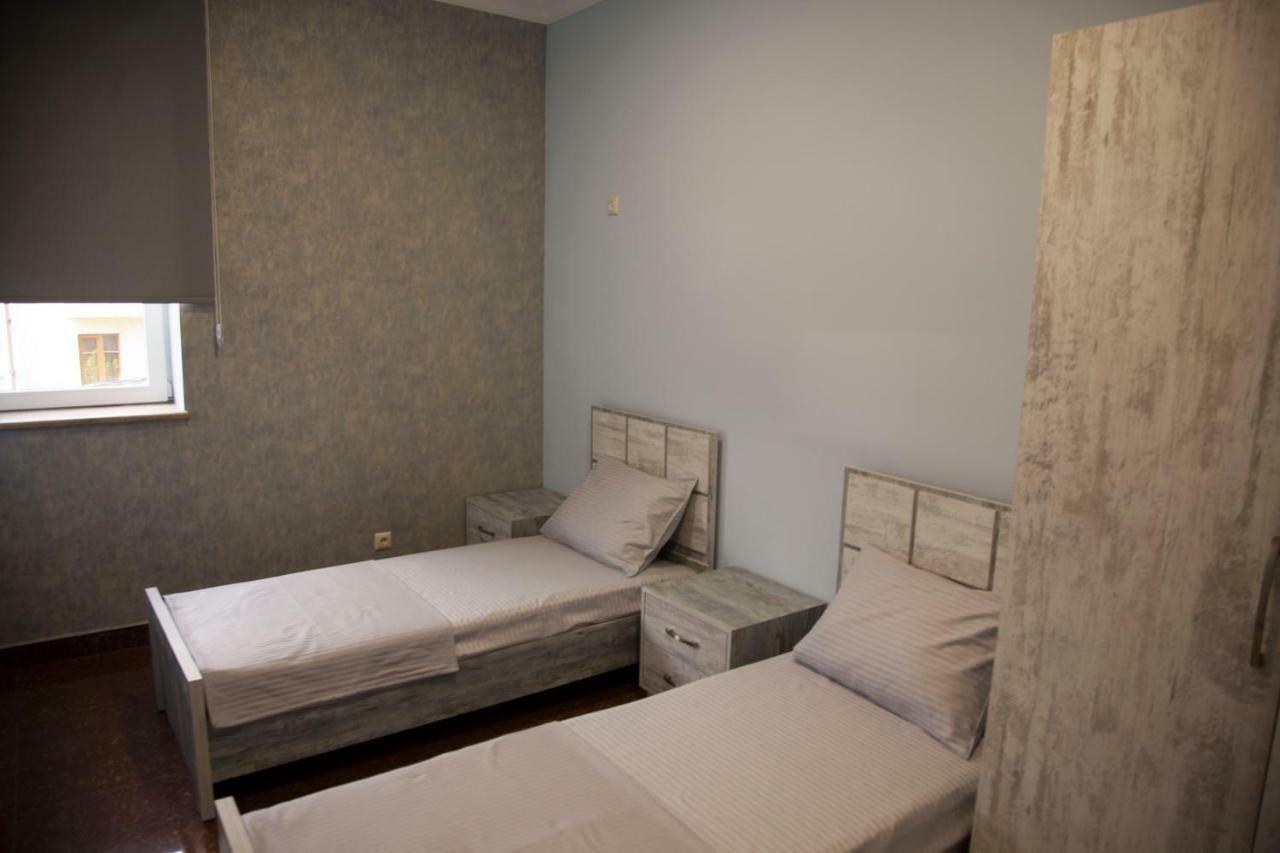 Liko Hostel Jerevan Buitenkant foto