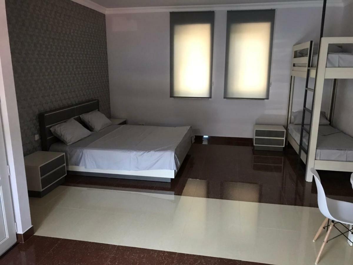 Liko Hostel Jerevan Buitenkant foto