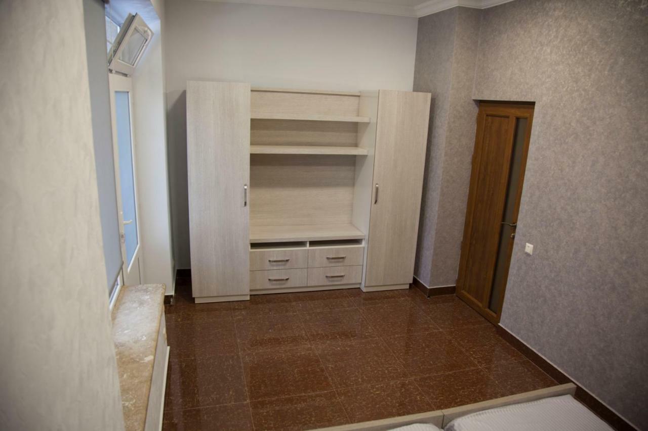 Liko Hostel Jerevan Buitenkant foto