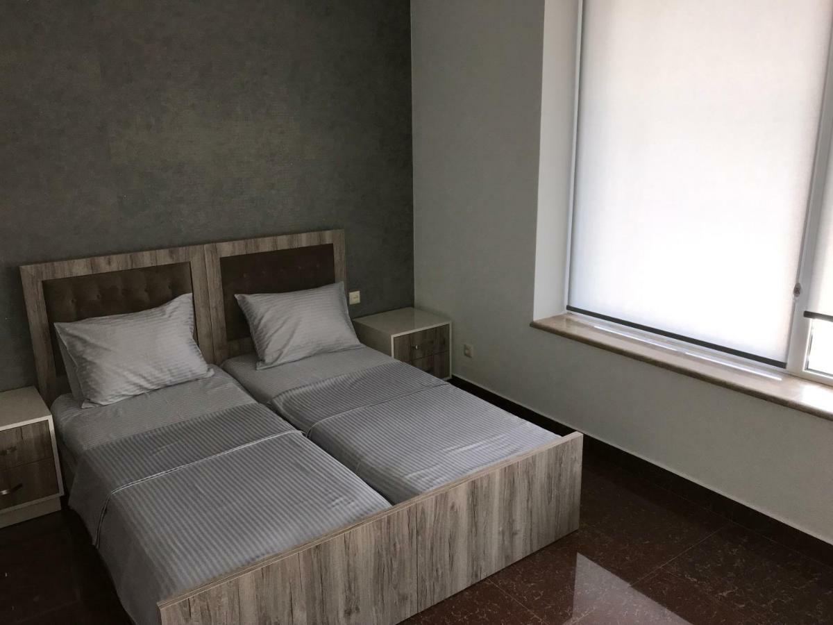 Liko Hostel Jerevan Buitenkant foto